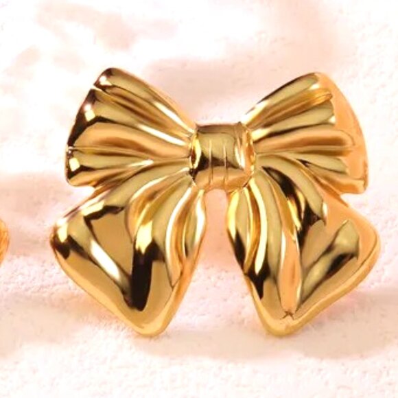 DIP RIBBED STUD EARRINGS